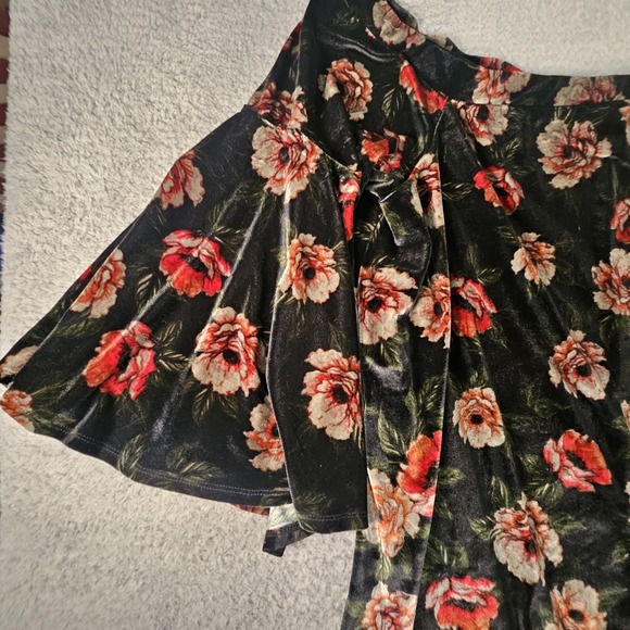 Torrid Off Shoulder Top Womens 4X Floral Velvet Burnout Bell Sleeves‎ Dark Fairy - Picture 3 of 12